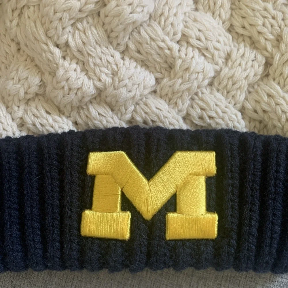 Michigan Wolverines Womens Hat Cable Knit Cap pom Stitched. Navy blue & Beige‎